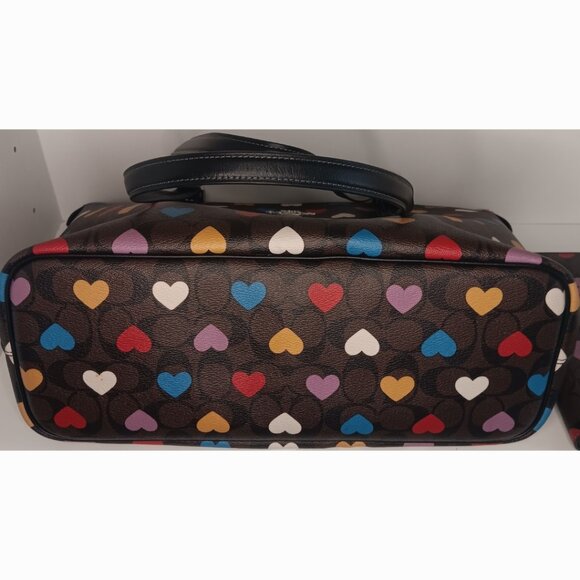 COACH GALLERY TOTE SIGNATURE CANVAS HEART PRINT W/ MATCHING WALLET - Picture 4 of 15